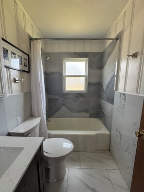 Hair dryer, towels, toilet paper - Classic Beach Bungalow in Excellent Location in Carolina Beach with AC, WiFi (Carolina Beach)