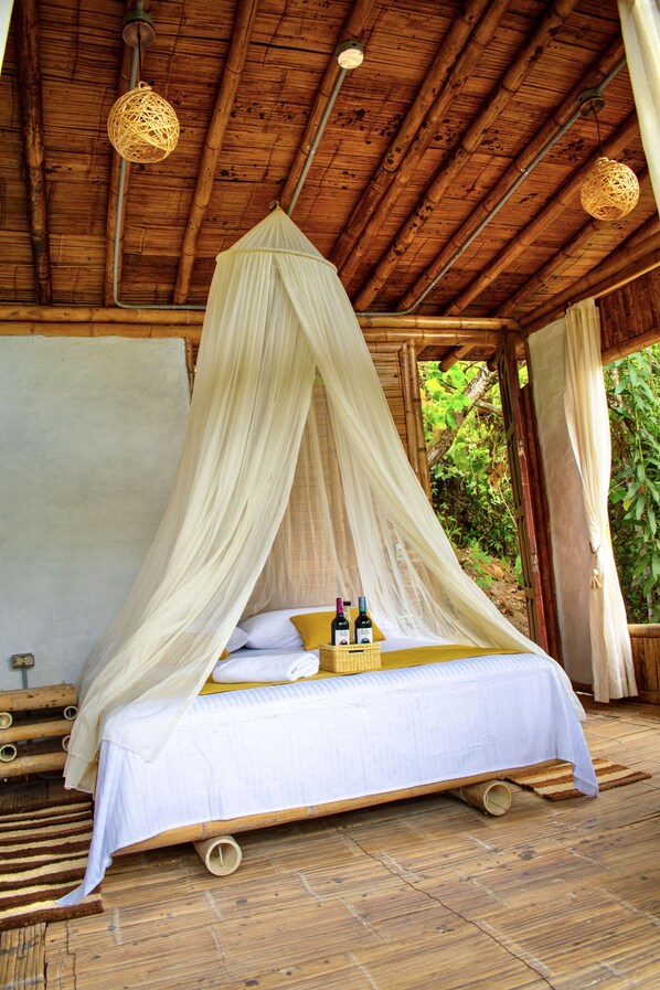 Standard Bungalow | 1 bedroom, desk, laptop workspace