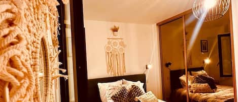 1 camera, ferro/asse da stiro, Wi-Fi gratuito, lenzuola