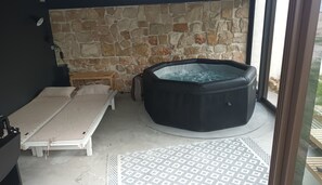 Terrace/patio - Gite Spacieux Avec Espace spa Fermé Privatif (Salavas)