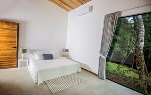 3 chambres, coffres-forts dans les chambres, fer et planche à repasser