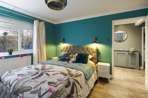 3 bedrooms, iron/ironing board, WiFi, bed sheets - Stunning Bungalow & Views Private Parking for 3 Cars & Tesla Power Point  (Canterbury)