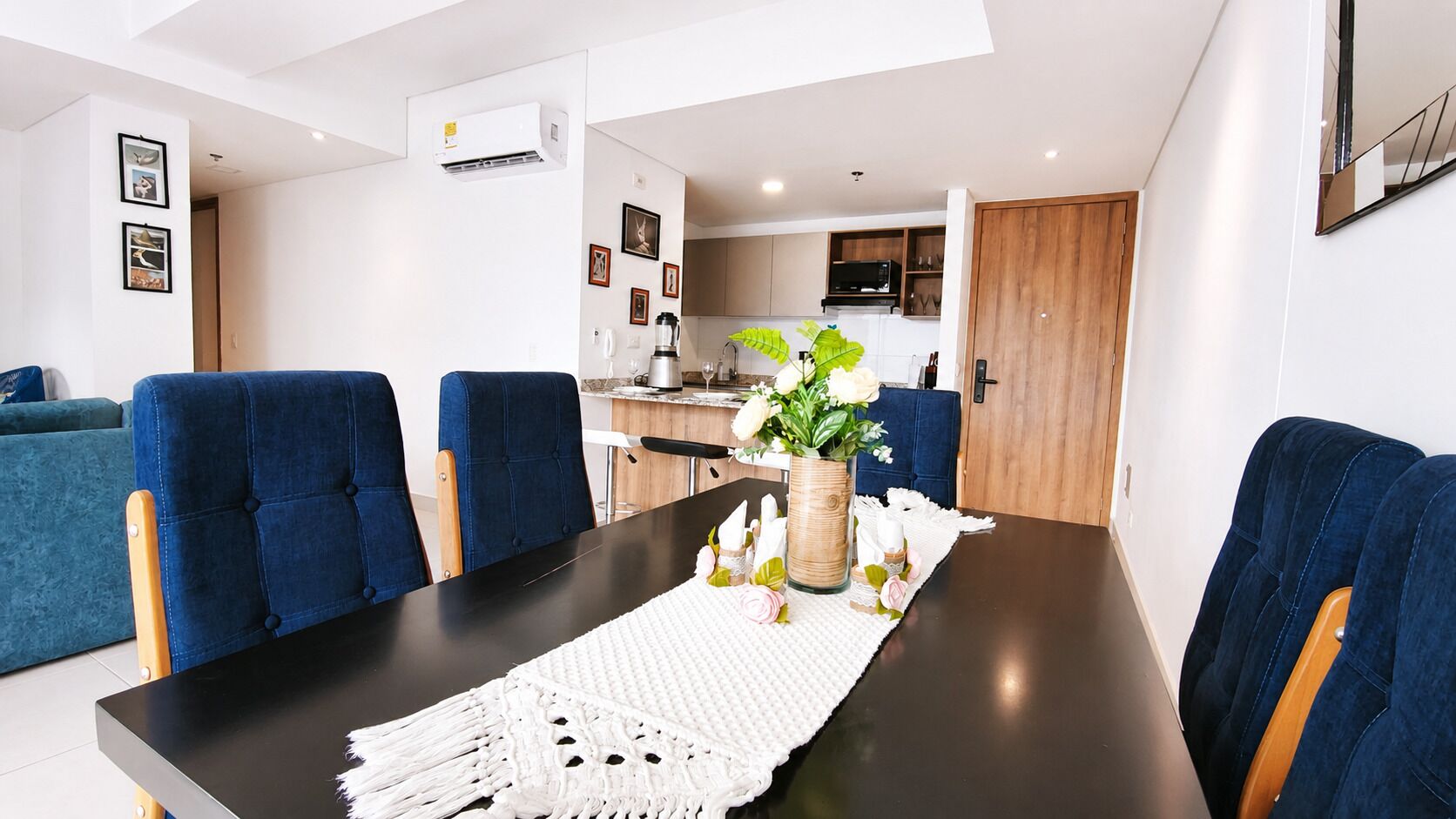 Comfort Apartment, Beach View | Dining room