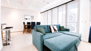 Comfort Apartment, Beach View | Living area