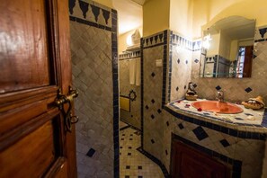 Handtücher, Seife, Toilettenpapier