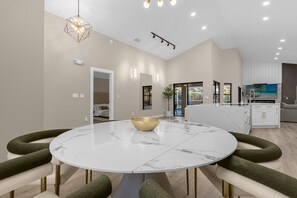Dining - Luxury 4BD 3BA Free Heated Pool Villa/Fenced Backyard (Davenport)