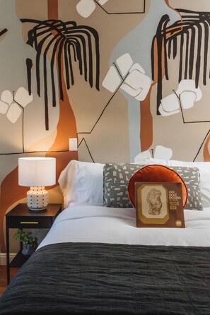 Design Single Room | Egyptian cotton sheets, premium bedding, down comforters, pillowtop beds - Gold-Diggers Hotel (Los Angeles)