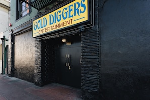 Exterior - Gold-Diggers Hotel (Los Angeles)