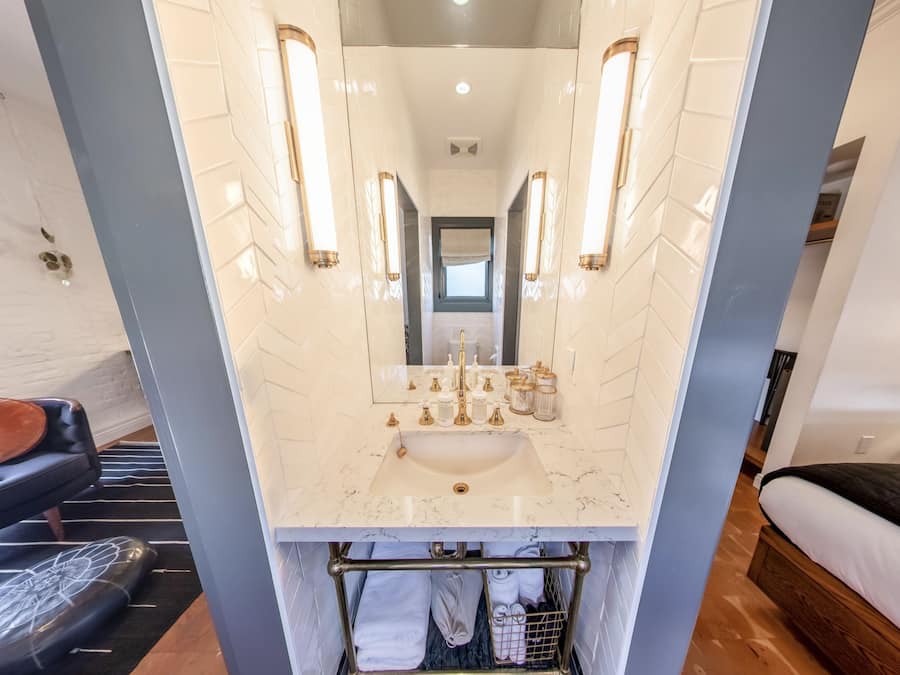 Queen Suite | Bad | Dusj, hårføner, badekåper og håndklær