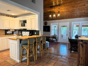 Interior - FLL Art District~Cozy~Pool Home~Close to Beach (Fort Lauderdale)