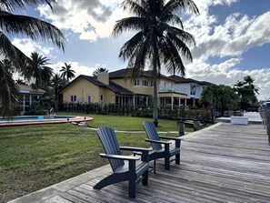 Pool - Breezy Waterfront~Pool~Fishing~Close to Beach (Fort Lauderdale)