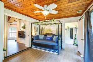 3 slaapkamers, een strijkplank/strijkijzer, reisbedje, internet