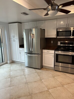 Private kitchen - Backyard Beach House - A Beach Front Luxury Villa by Wulfenite Resorts (Melbourne Beach)