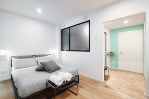 1 chambre, bureau, fer et planche à repasser, Wi-Fi