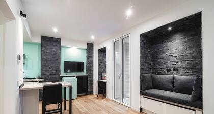 New studio apartment located in the former Cressoni Theater in the heart of Como.