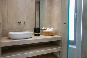 Towels, soap, shampoo, toilet paper