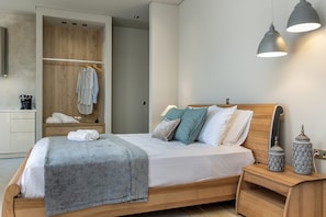 3 bedrooms, in-room safe, free WiFi, bed sheets