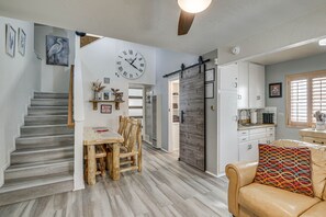 TV, fireplace, video games, books - Cozy Cabin w/ Deck - 2 Mi to Bear Mountain Resort! (Big Bear Lake)