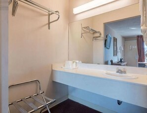 Shower - King Suite in Music Valley near Grand Ole Opry (Nashville)