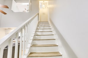 Interior - Updated Tallahassee Townhome: 3 Mi to Downtown! (Tallahassee)