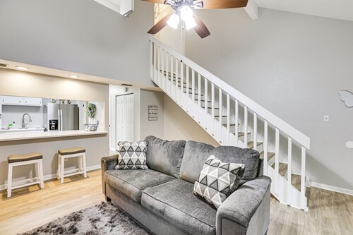 Updated Tallahassee Townhome: 3 Mi to Downtown!