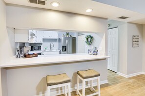 Fridge, microwave, stovetop, dishwasher - Updated Tallahassee Townhome: 3 Mi to Downtown! (Tallahassee)