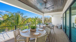 Outdoor dining - Lagoon Pool/Slide/Spa - Beach Volleyball/Ping Pong (Sarasota)