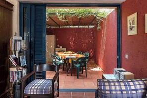 Outdoor dining - Barbati Sea Breeze apartments - Sea apartment (Mparmpati)