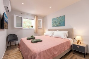 2 habitaciones y tabla de planchar con plancha 
