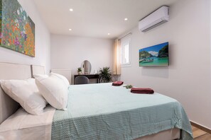 2 bedrooms, iron/ironing board
