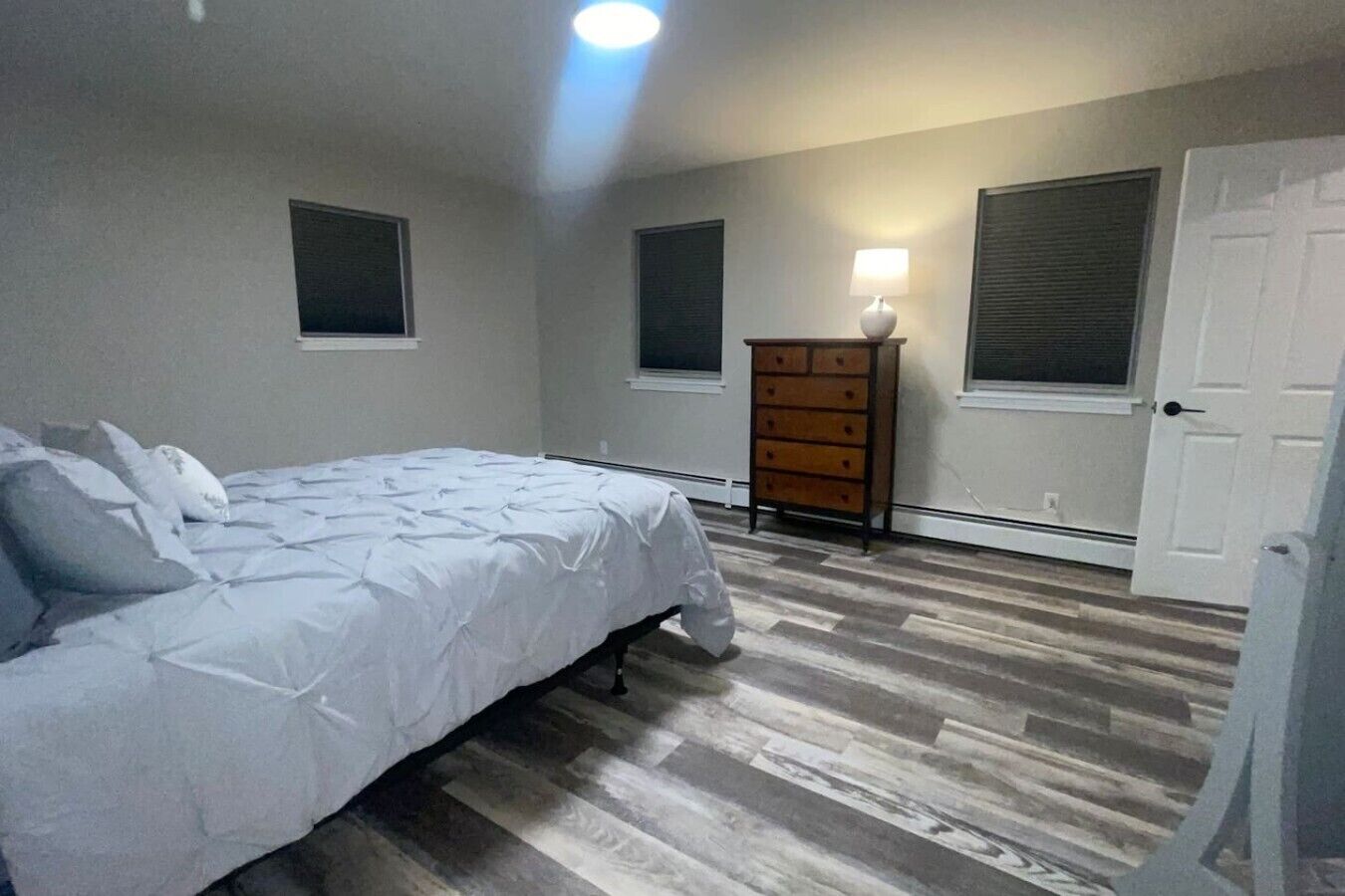 Desk, iron/ironing board, travel cot, WiFi