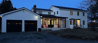 Large Modern Colonial Sleeps 12