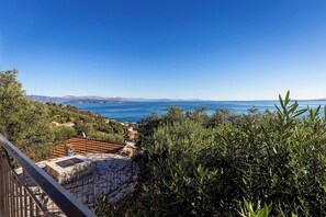 Property grounds - Villa Katina - private pool & stunning sea view (Nisaki)