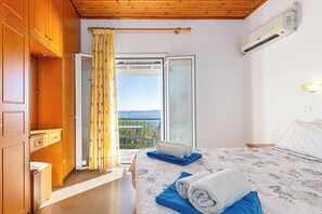 2 bedrooms, iron/ironing board, WiFi, bed sheets - Villa Katina - private pool & stunning sea view (Nisaki)