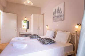 1 bedroom, iron/ironing board, bed sheets - Relax Studios EVEXIA - ground floor studio (Roda)