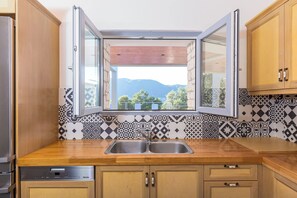 Kühlschrank, Mikrowelle, Ofen, Geschirrspüler