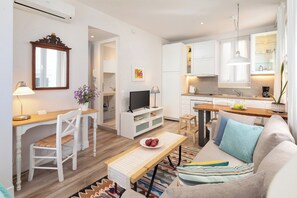 TV - Studio No2, CasaNova, Corfu old town center (Corfu)