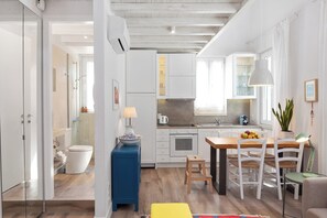 Fridge, oven, coffee/tea maker, toaster