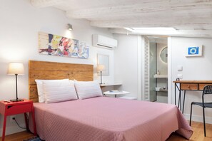 1 bedroom, iron/ironing board, WiFi, bed sheets - Studio No4, CasaNova, Corfu old town center (Corfu)
