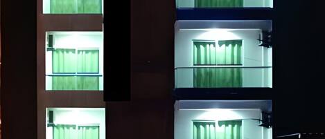 المنشأة من الخارج