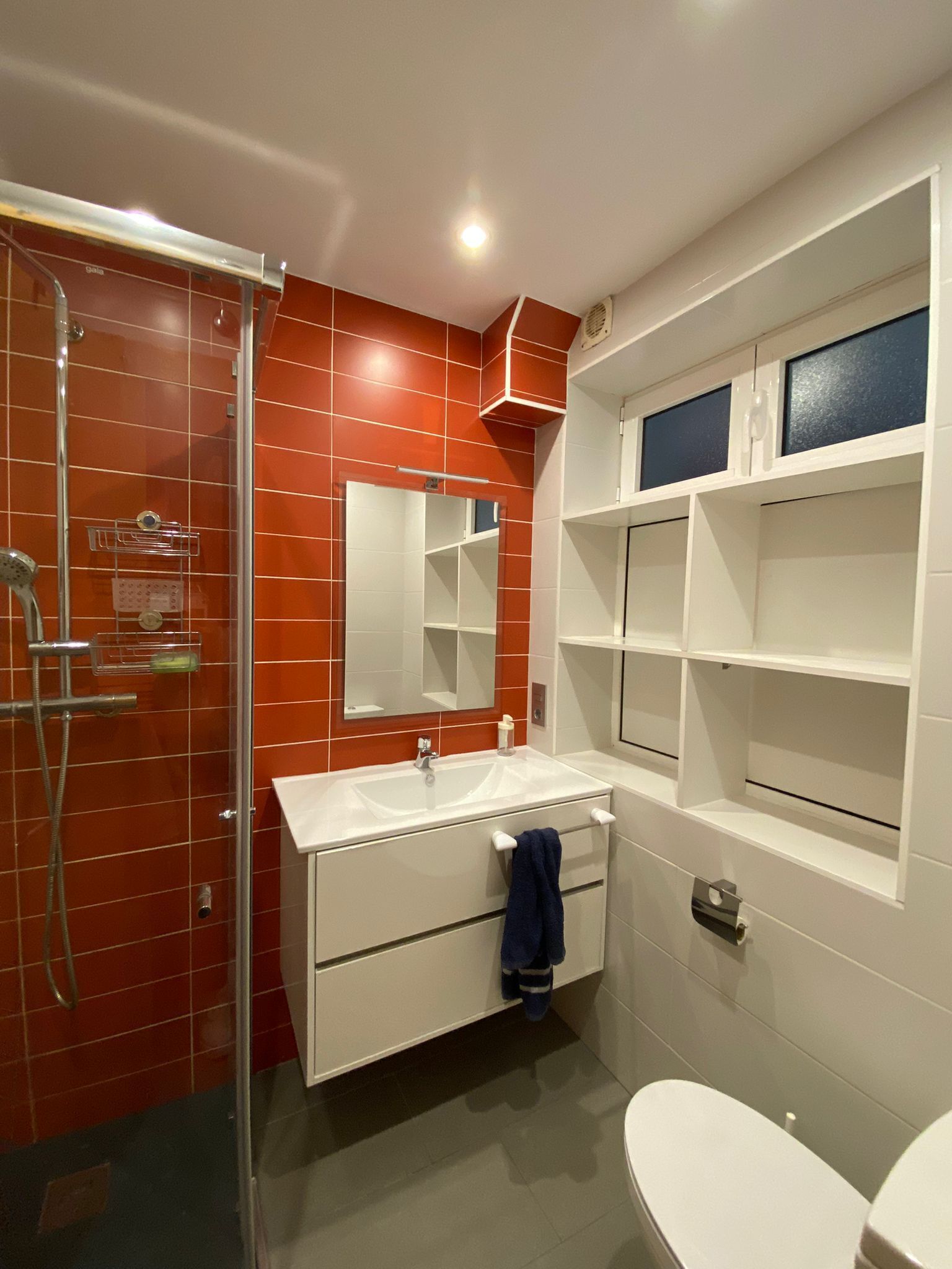 Towels, soap, shampoo, toilet paper