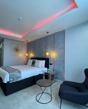 Gallery Room | Free WiFi - House 12 studios suites (Abuja)