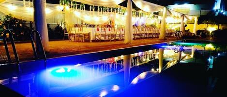 Kolam renang outdoor