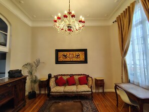 Loftsrom – classic | Oppholdsområde | Flatskjerm-TV