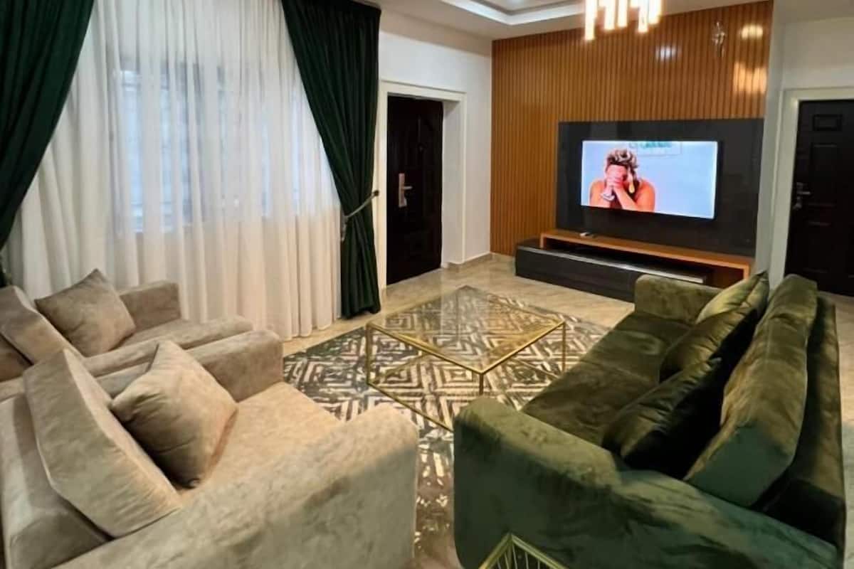 Luxury Room | Free WiFi, bed sheets