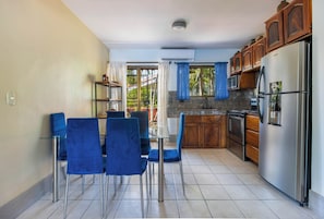 Fridge, microwave, oven, stovetop - Las Palmas Condo: Pool & Beach (Coco)