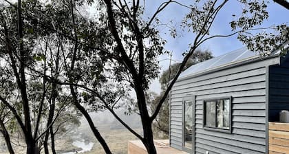 Moonbah Escapes "Wallaby" - Secluded Riverside tiny house in the Snowy Mountains