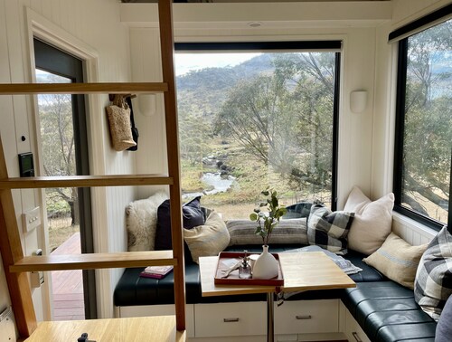 Moonbah Escapes "Wallaby" - Secluded Riverside tiny house in the Snowy Mountains