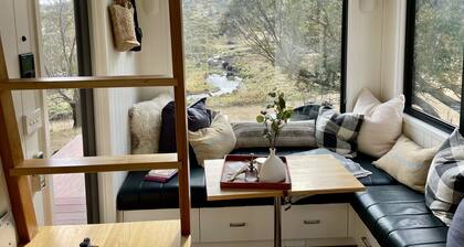 Moonbah Escapes "Wallaby" - Secluded Riverside tiny house in the Snowy Mountains