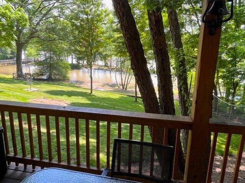 3-BDR Direct Waterfront Cottage